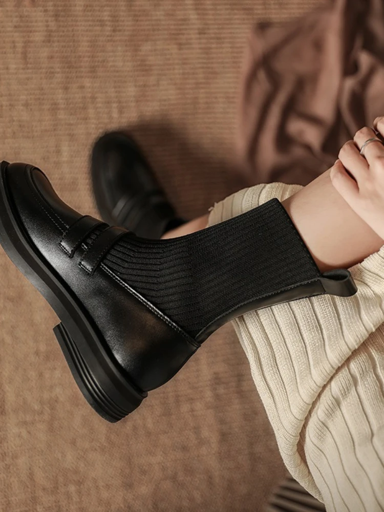 

New Korean flat bottom elastic socks and boots are versatile. Ins net red Martin thin boots