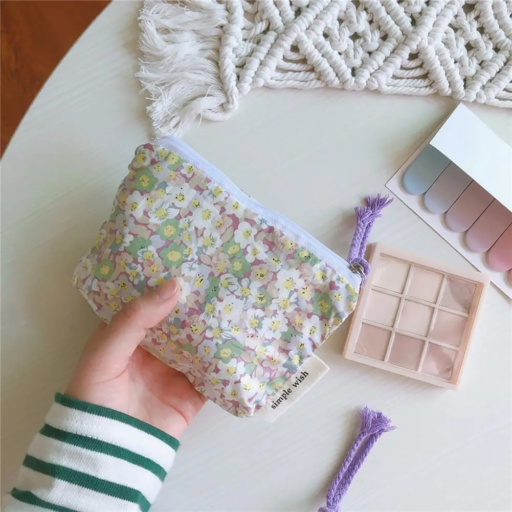 

Practical Bright-colored Wrinkle-resistant Girls Floral Folding Coin Pouch Dorm Supplies Cosmetic Bag Coin Purse