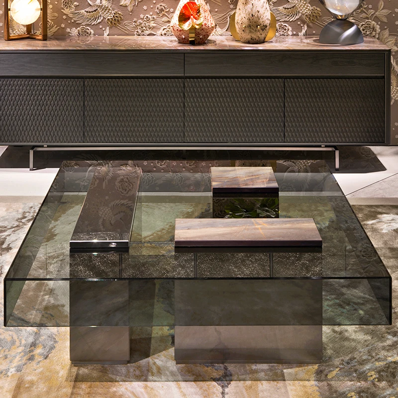 Журнальный столик из натурального мрамора в итальянском стиле светильник