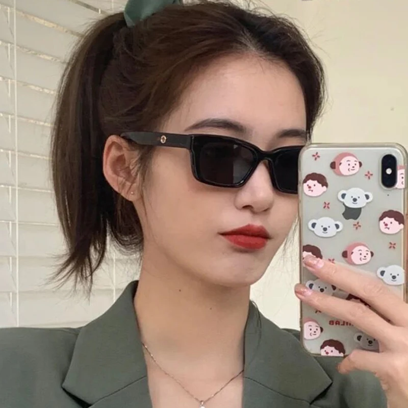 

Новые корейские Солнцезащитные очки с металлическими петлями женские маленькие прямоугольные солнцезащитные очки светоотражающие солнце...