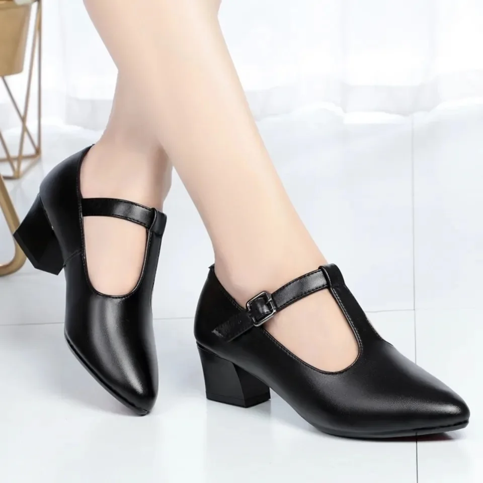 Женские милые удобные туфли на ремешке с пряжкой белые летние плоской подошве