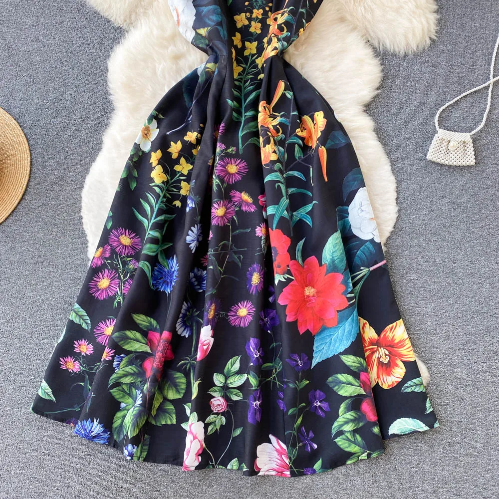 Женское платье с цветочным принтом