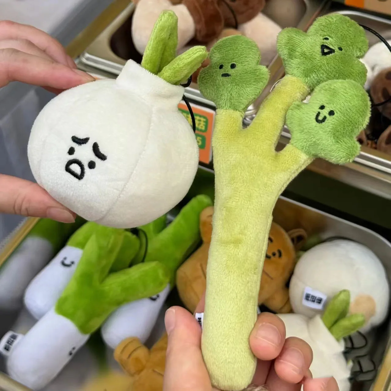 Маленькая красная книга такая же милая кукла-симулятор кориандра плюшевая