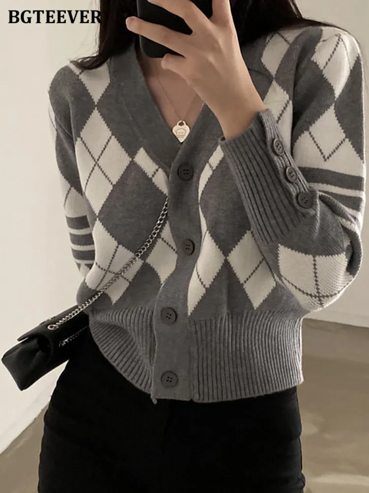 

Повседневный свободный клетчатый свитер BGTEEVER с V-образным вырезом, Женский Осенний винтажный однобортный женский вязаный кардиган с длинным рукавом