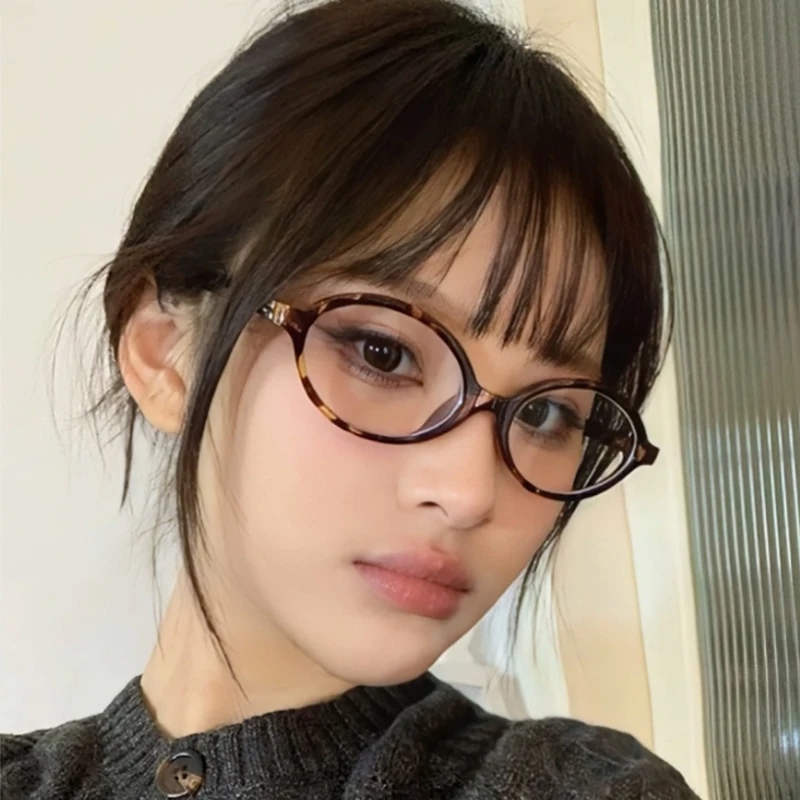 Женские пластиковые овальные очки