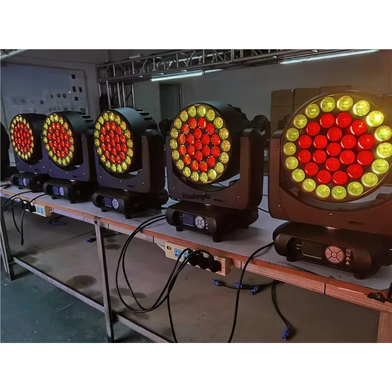 Фото 4 штуки в кейсе Club Disco Stage Pro Light Lyre pixel LED 37x15W rgbw LED с подвижной головкой, функцией зум и режимом заливки света. №5
