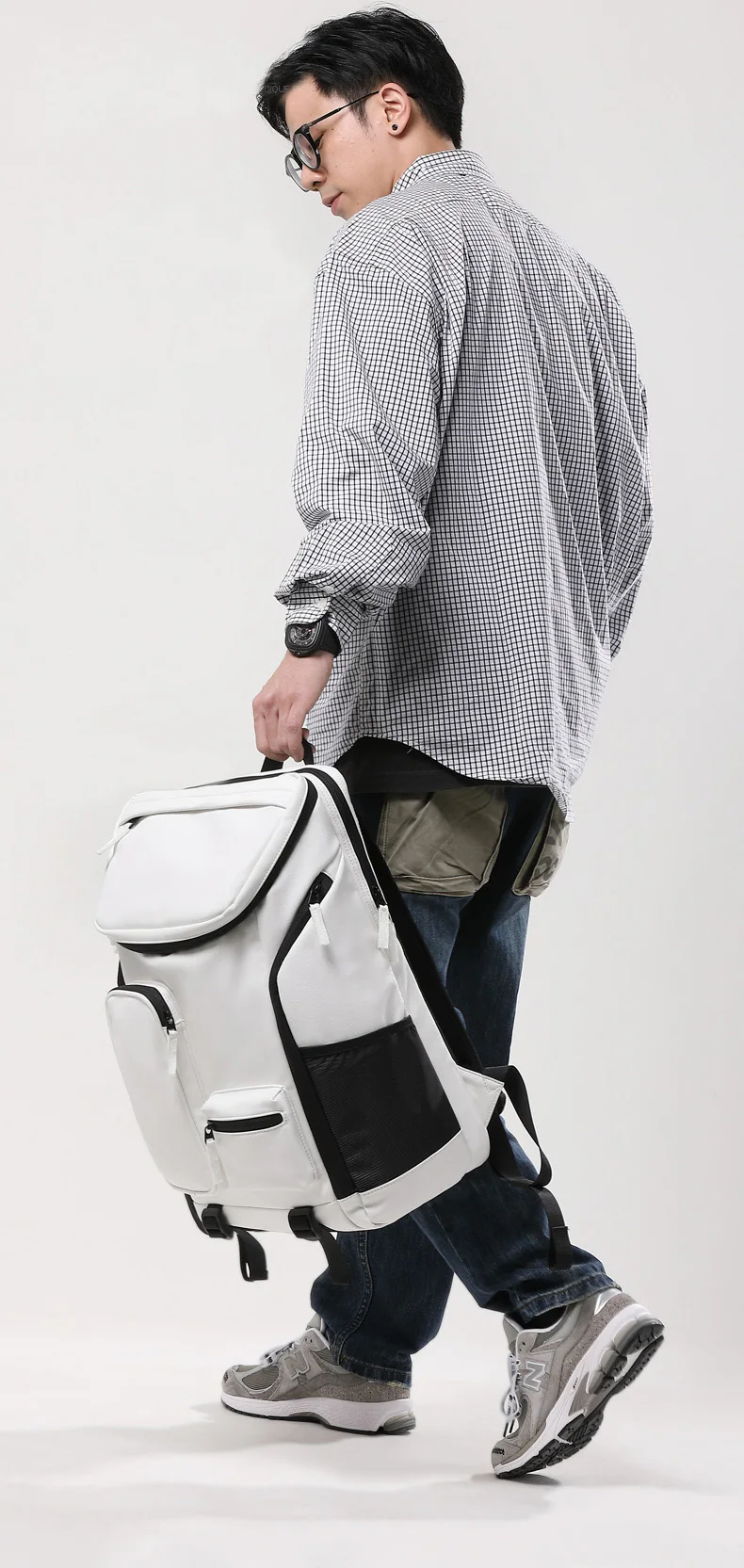 

2022 Men's bag Backpack Traveling bag Large capacity computer bag
