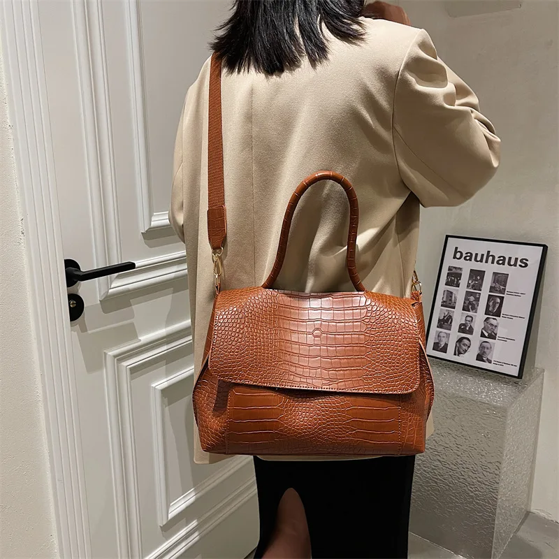 

women's large capacity fashion messenger bag autumn and winter retro tote bags for women crossbody bags ladies handbag