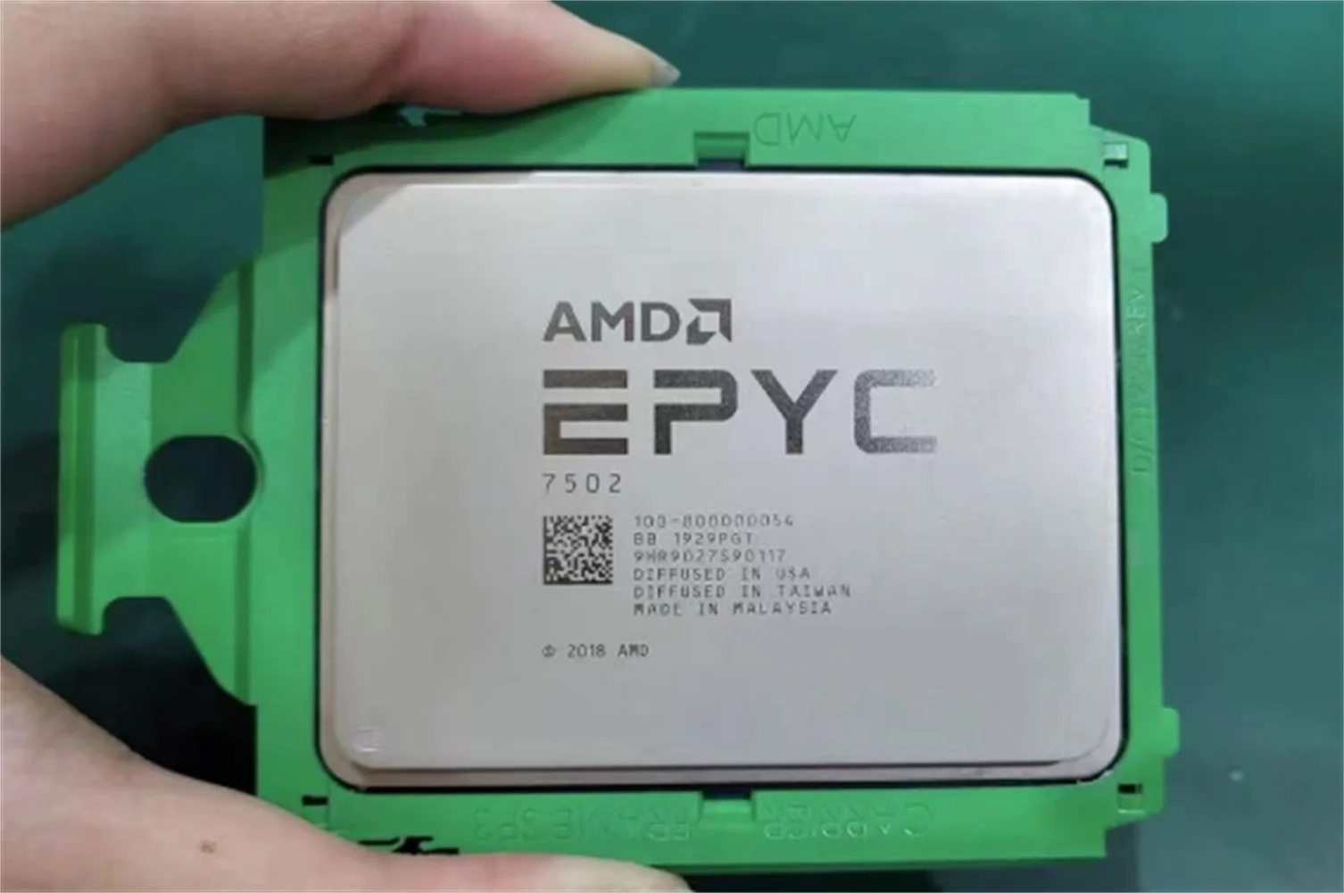 

Серверный Процессор AMD EPYC 7532 2,4 ГГц 32 ядра/64 потока L3 Cache 256 Мб TDP 200 Вт SP3 до 3,3 ГГц 7002 серия серверный процессор