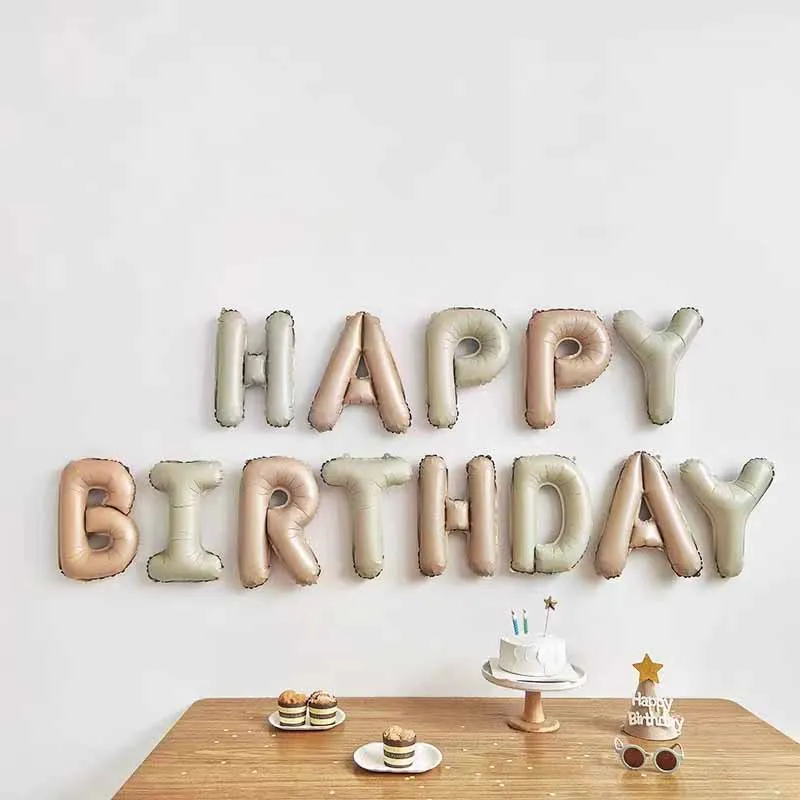 Набор на день рождения с кремовой карамелью и шоколадными буквами воздушный шар