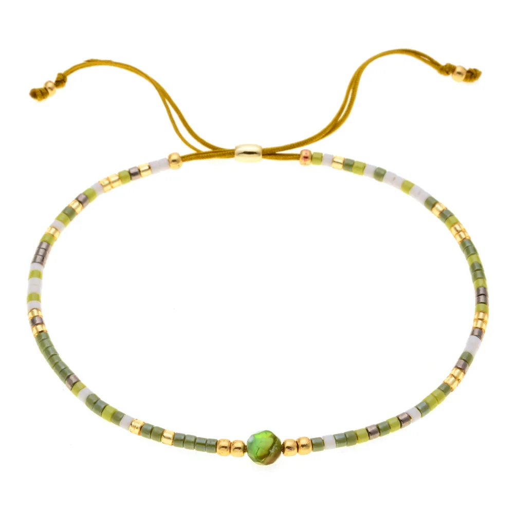 Женский браслет дружбы с бусинами яркий подвесками в летнем стиле