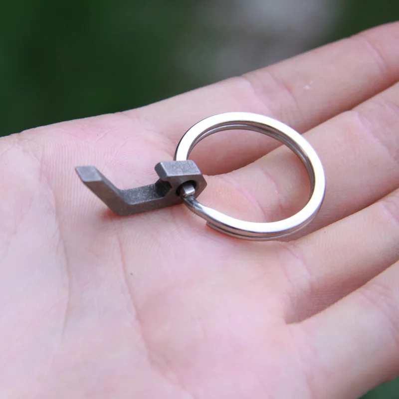 

TC4 titanium alloy multifunctional keychain creative mini bottle opener can opener stainless steel outdoor EDC small tool