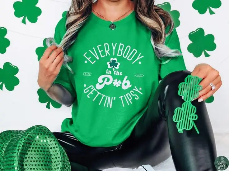 Женская рубашка на День Святого Патрика рубашки с надписью все в пабе получение