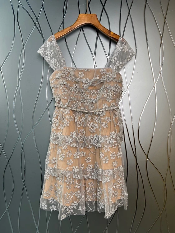 

2022 new women Fashion Sleeveless Square Neck Mesh Embroidery Cake Layer Slim Sling Dress Premium Dress 621