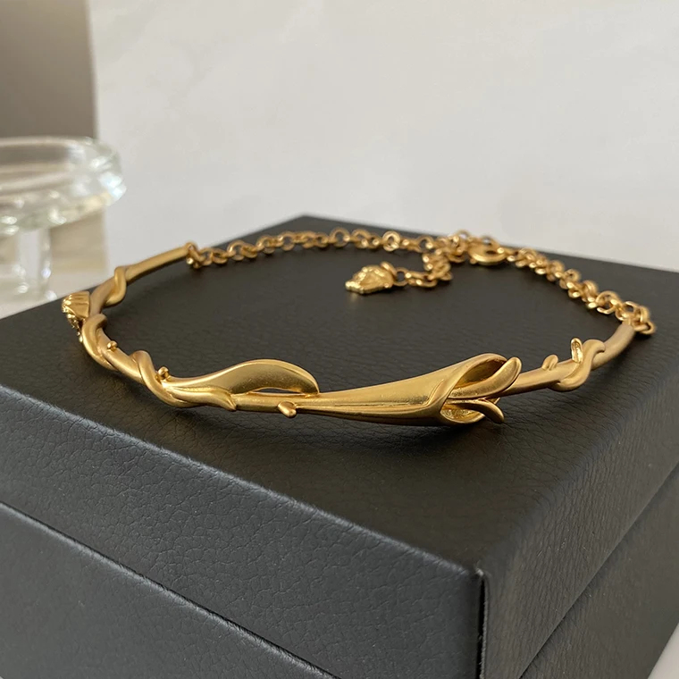 

European and American fashion retro Flower Necklace