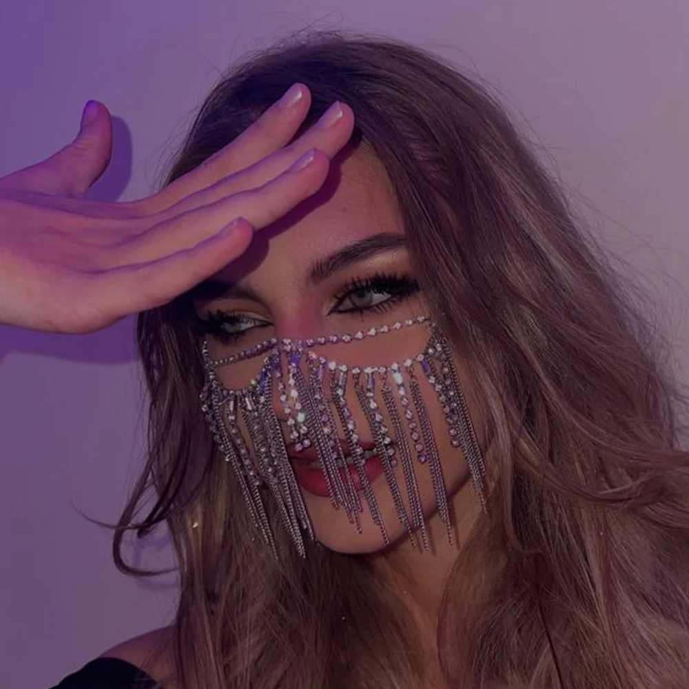 

Женская цепочка ручной работы с искусственными камнями