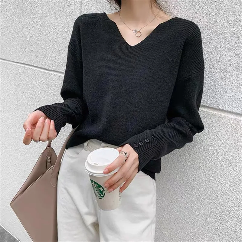 

2022 autumn and winter Korean version of the new pure color V-neck knitted sweater inside the bottom of the shirt sweater women
