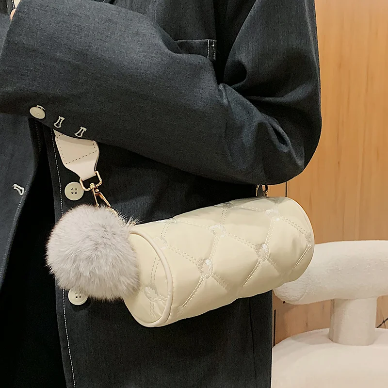 

High-quality Small Bag Autumn and Winter Women's 2022 New Fashion Niche Rhomboid Broadband Messenger Bag Explosive Cylinder Bag