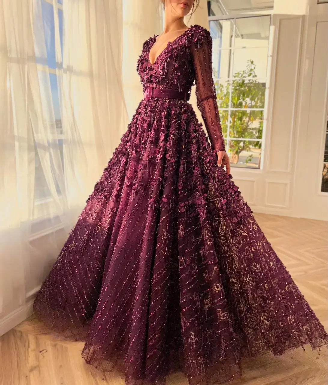 

Women's Burgundy Appliques Evening Dress for Teens Sweep Train Pleated Long Sleeve Party Dresses with Belt V-Neck vestidos