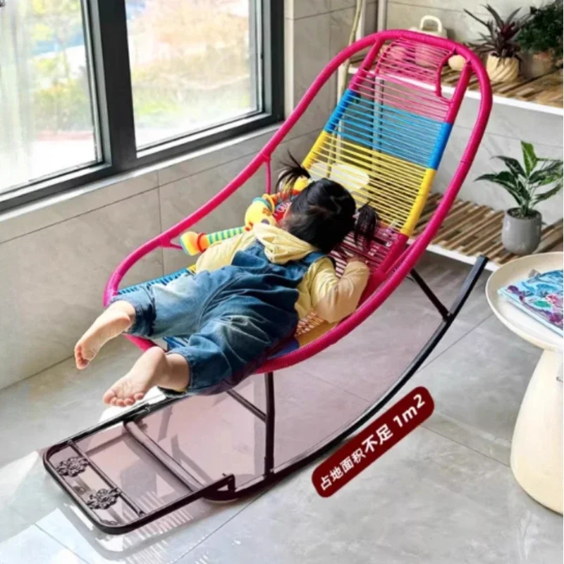 Уличное кресло-качалка из ротанга скандинавское для балкона гостиной спальни