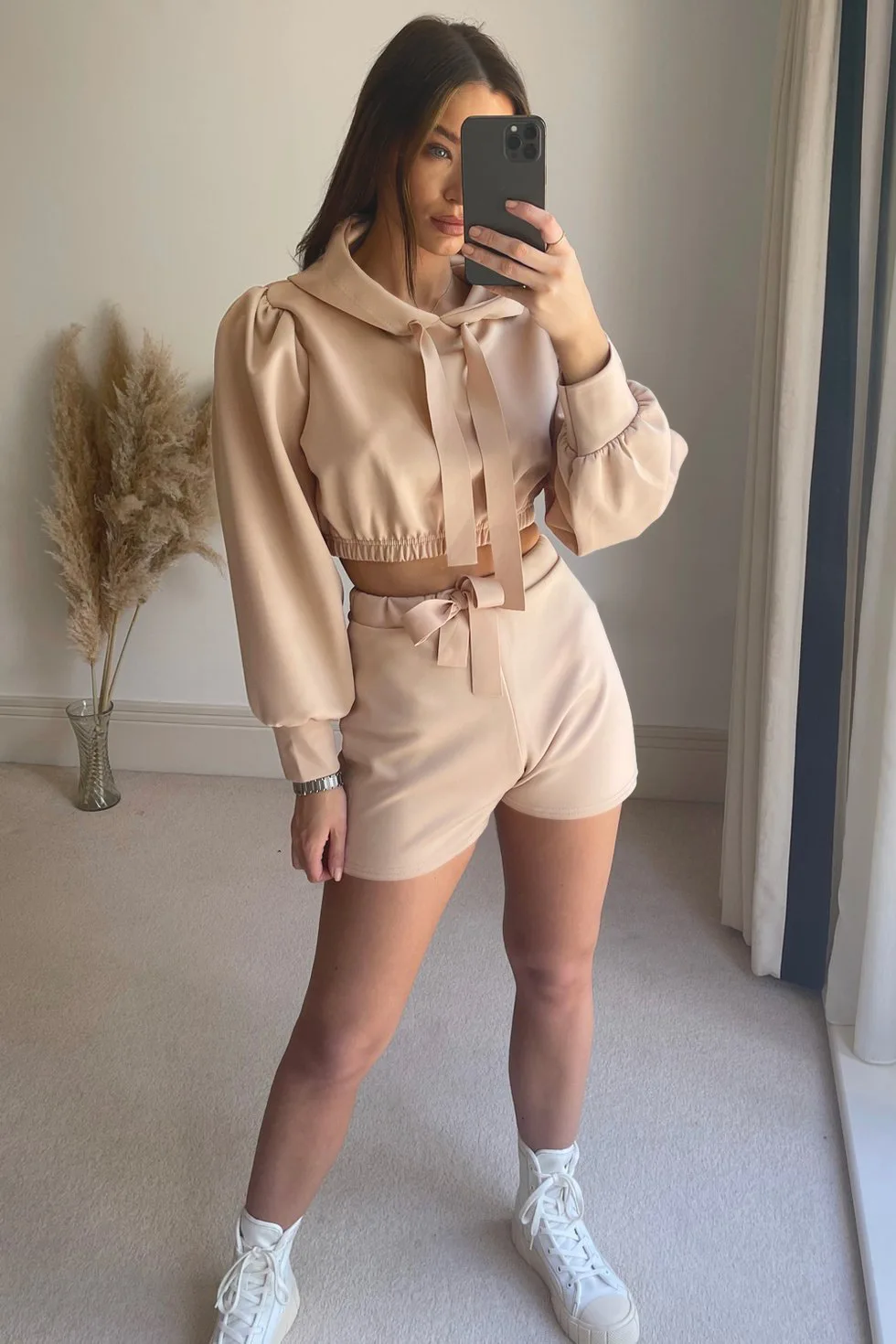 

2022 Fall/Winter New Hot Sale Solid Color Hooded Puff Sleeve Shorts Suit