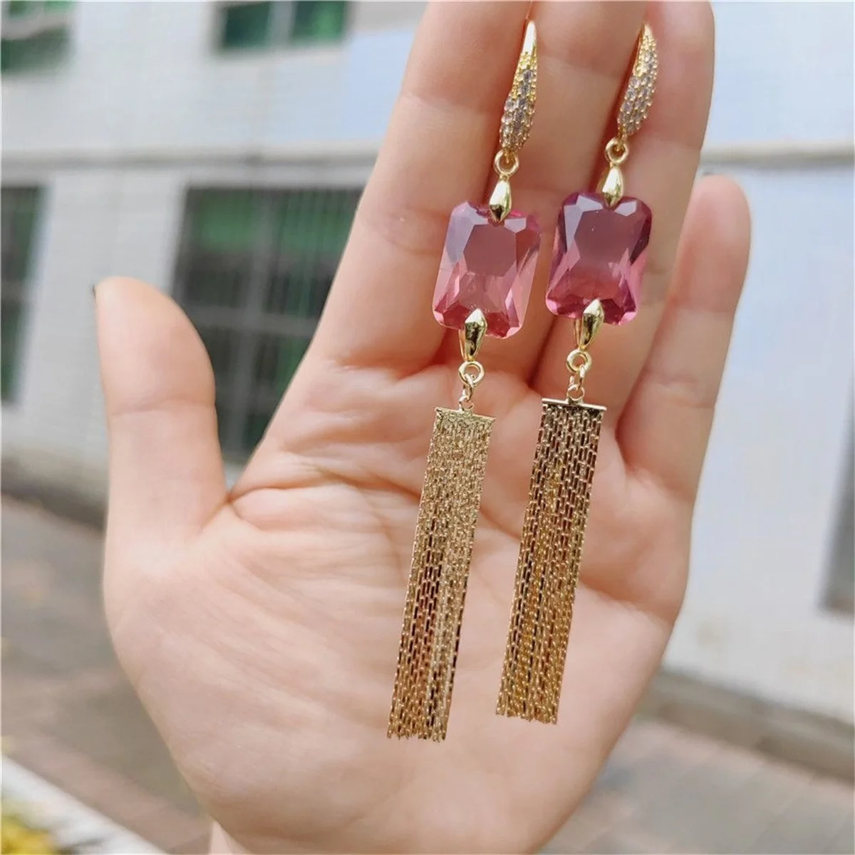 Прямоугольные серьги с султанитом и бриллиантами меняющие цвет в соответствии