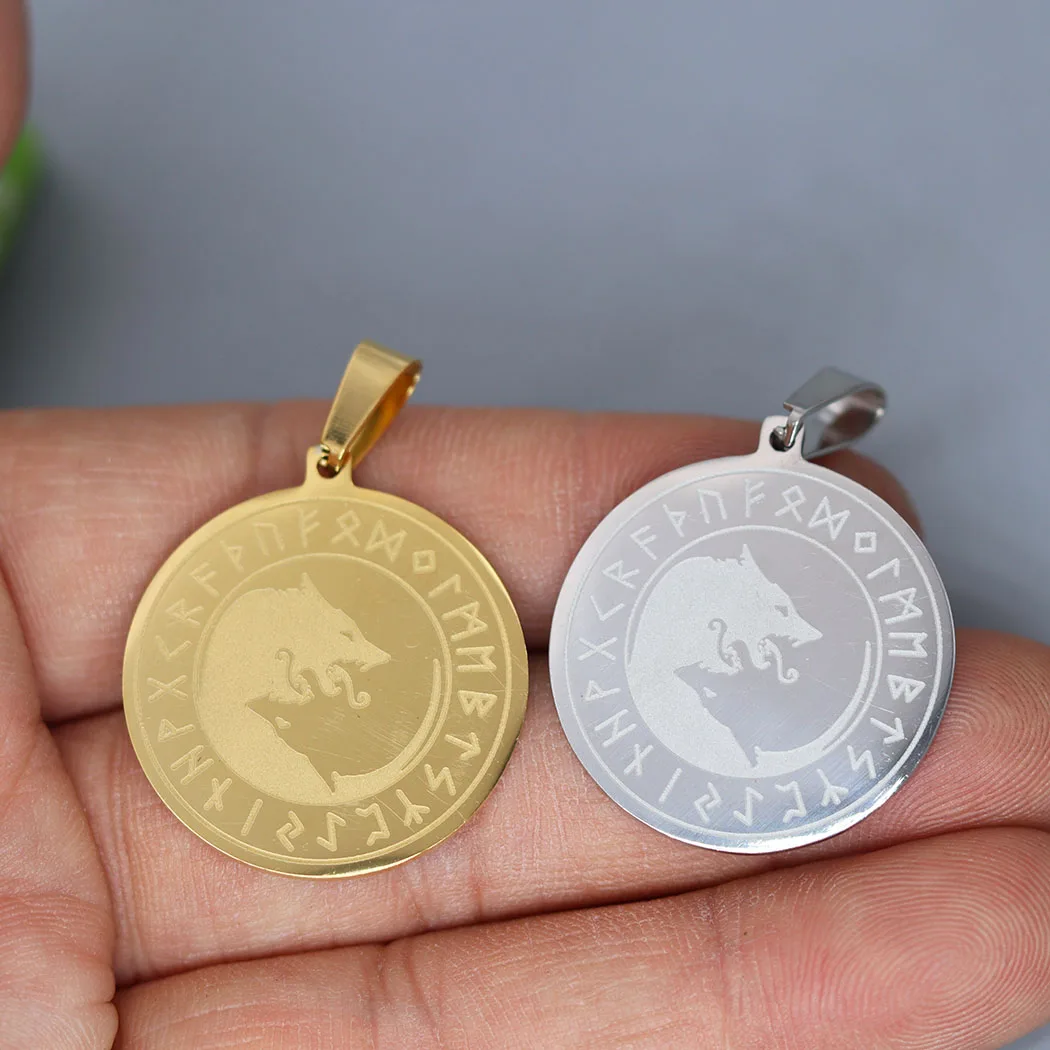 

2 шт., подвески в виде злого волка