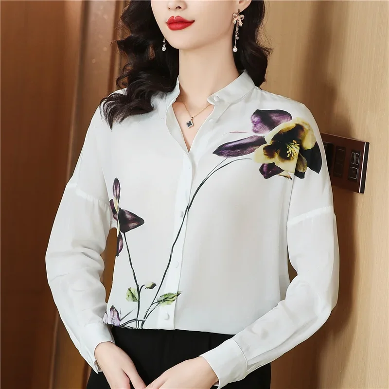 Рисунок 3 - Осенняя модная женская блузка с воротником-стойкой