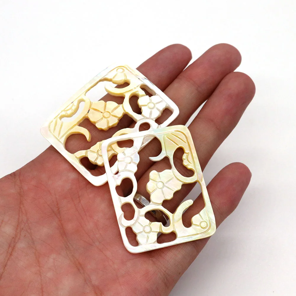 Подвеска из натуральной жёлтой ракушки с гравировкой, прямоугольная, ажурная, 38x48 мм