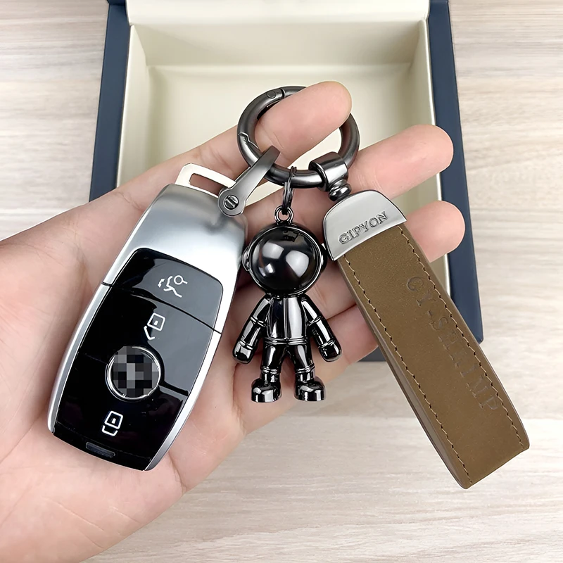 Брелок Унисекс С Вращающейся Меховой Подвеской Изображением Астронавта