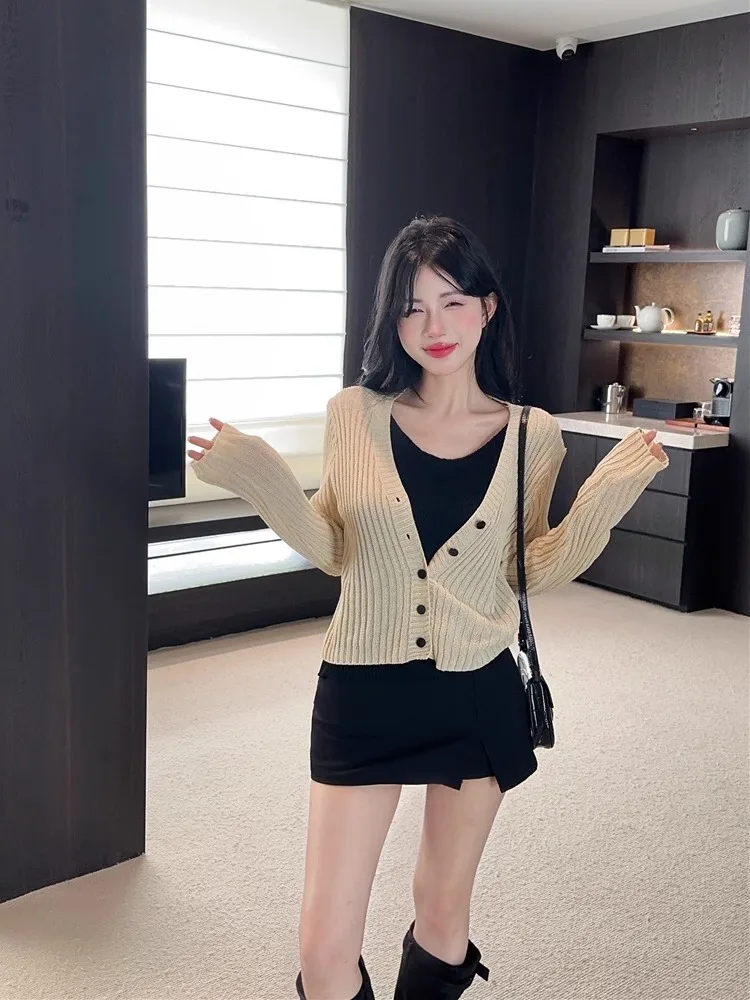 Вязаный кардиган с V-образным вырезом контрастных цветов