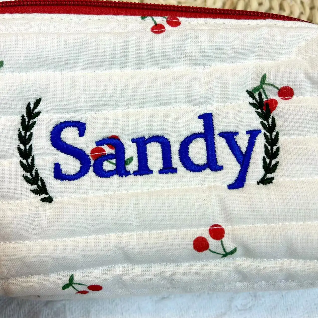 Косметичка на заказ персонализированная вышивка имени косметичка подарок день