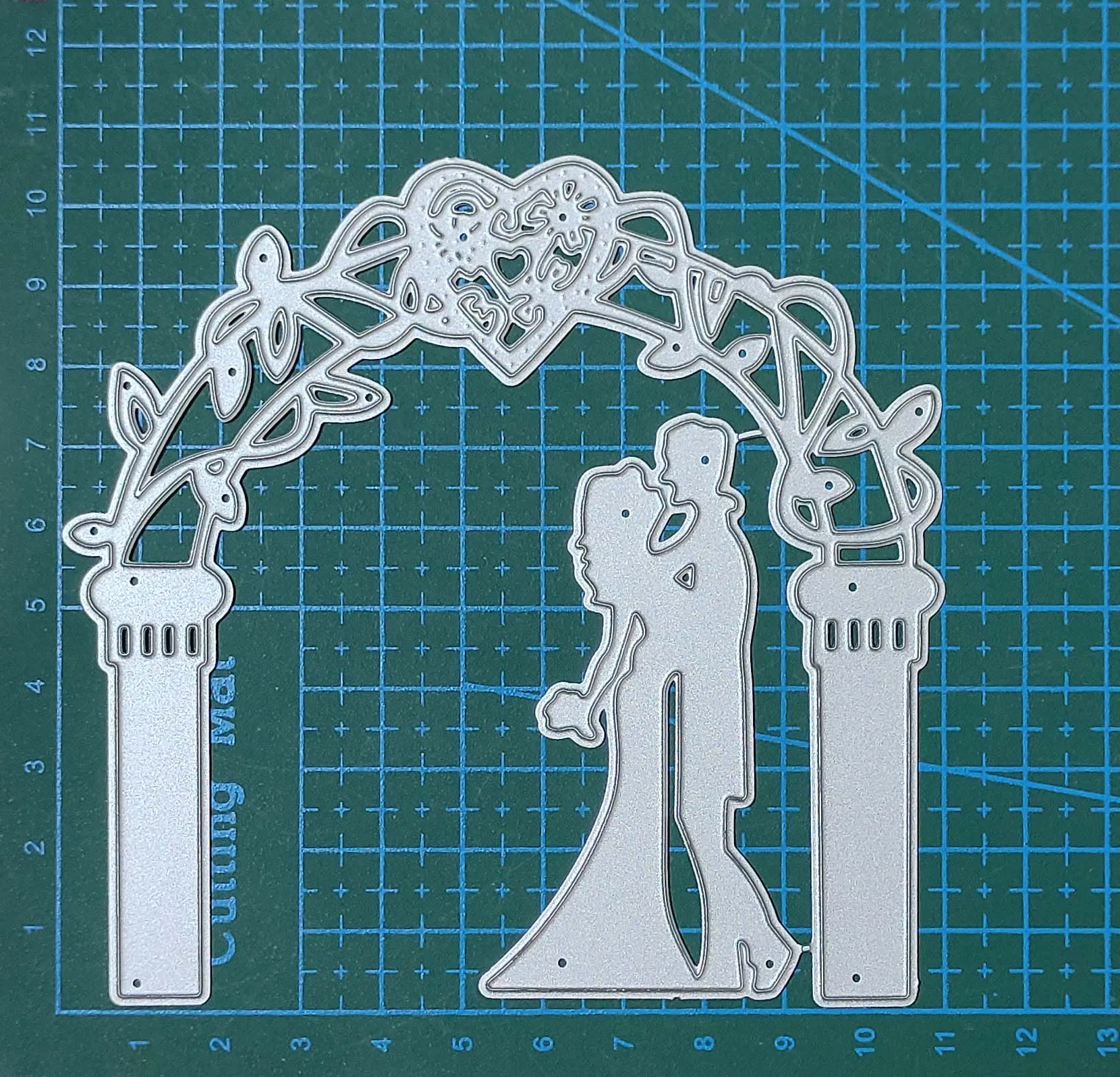 Рисунок 2 - Свадебные штампы в форме сердца