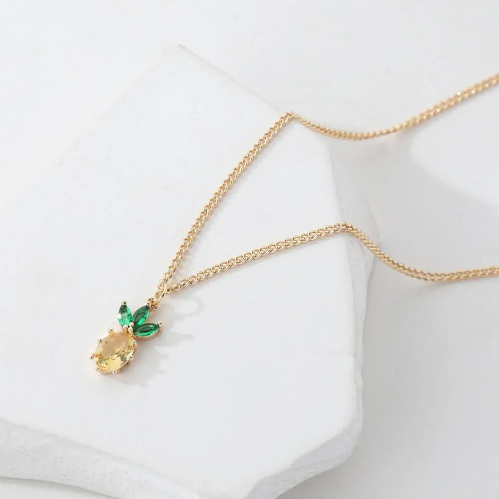 

Dress Up Female Electroplating Bright Luster Necklace for Daily Wear
