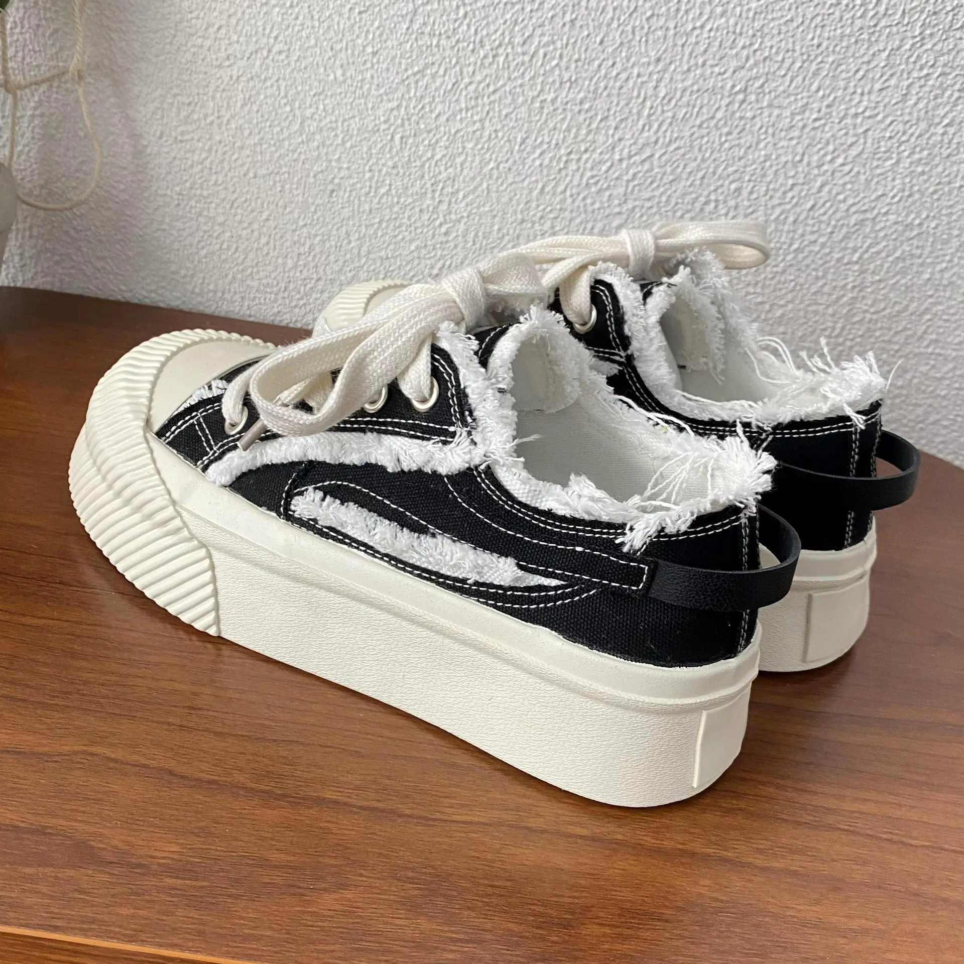 Женские холщовые кроссовки на шнуровке черные повседневные спортивные туфли