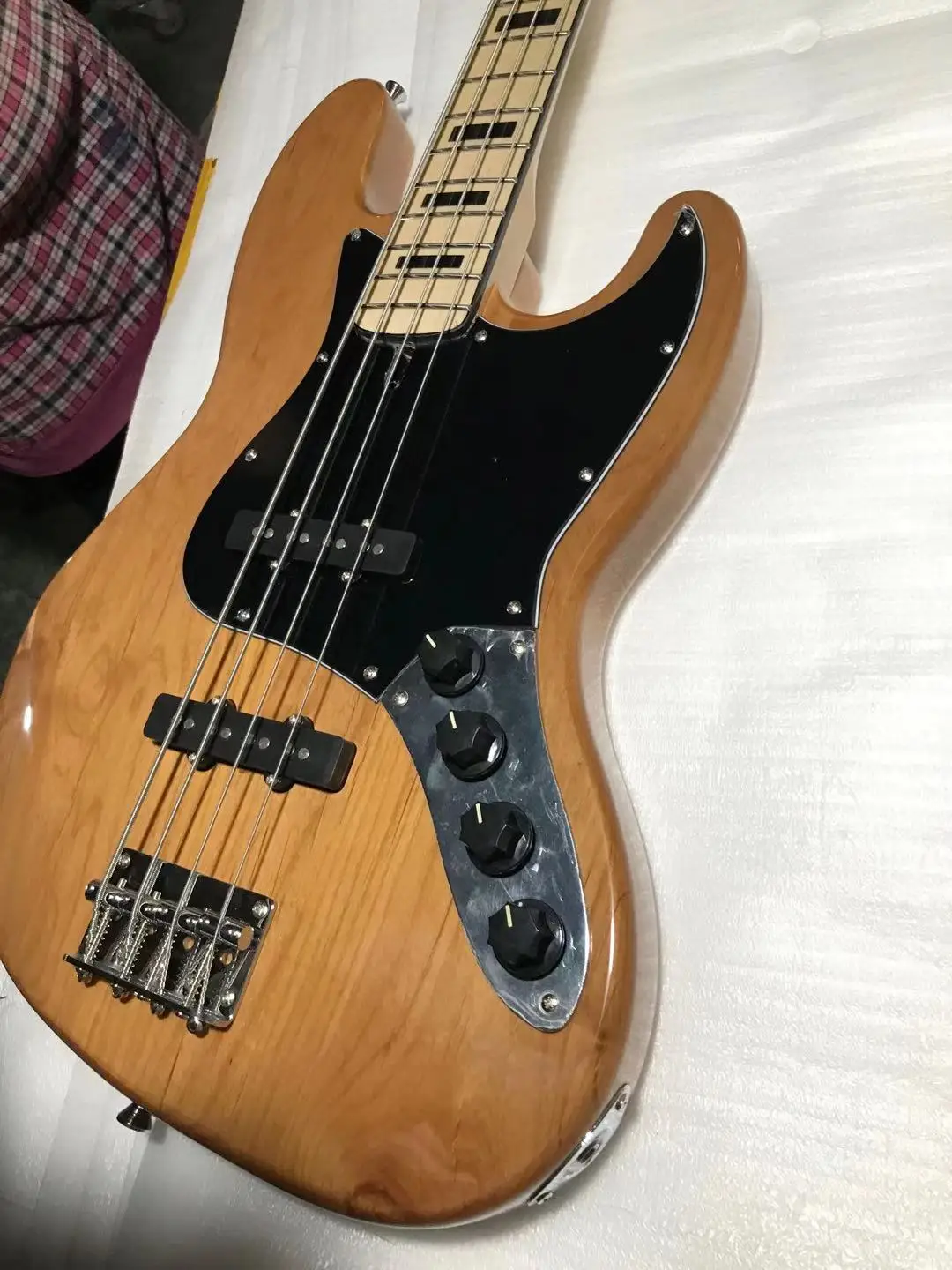 Classic high quality 4 string Jazz electric bass Natural color Alder body maple neck customizable free delivery |