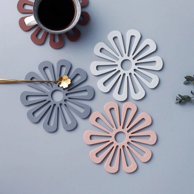

Kitchen Pot Mat Flower Shape Pot Holder Anti-Slip Pads Hollow Anti-scalding Flower-Shaped Tea Coasters Solid Color Anti-Slip Pad