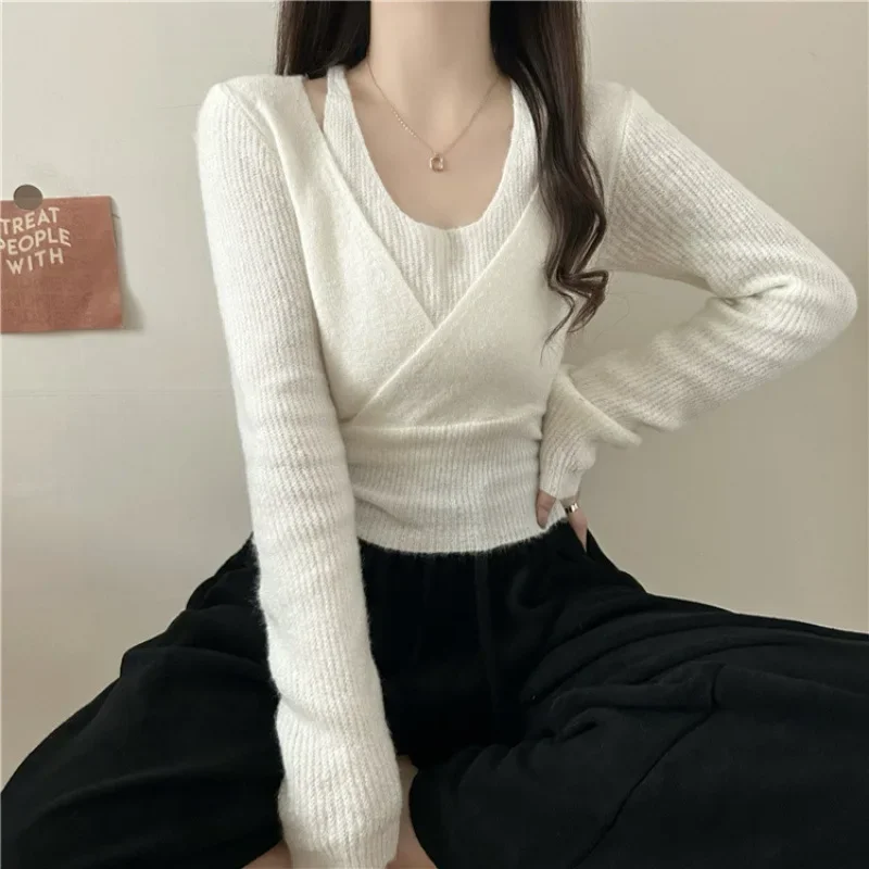 Design SensibilityNiche Two-Piece Illusion Sweater Long Sleeve Knitted Top Women's Autumn 2024 New Popular Pure Desire Cropped T