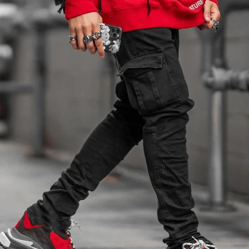 

Джинсы мужские однотонные со средней посадкой и множеством карманов