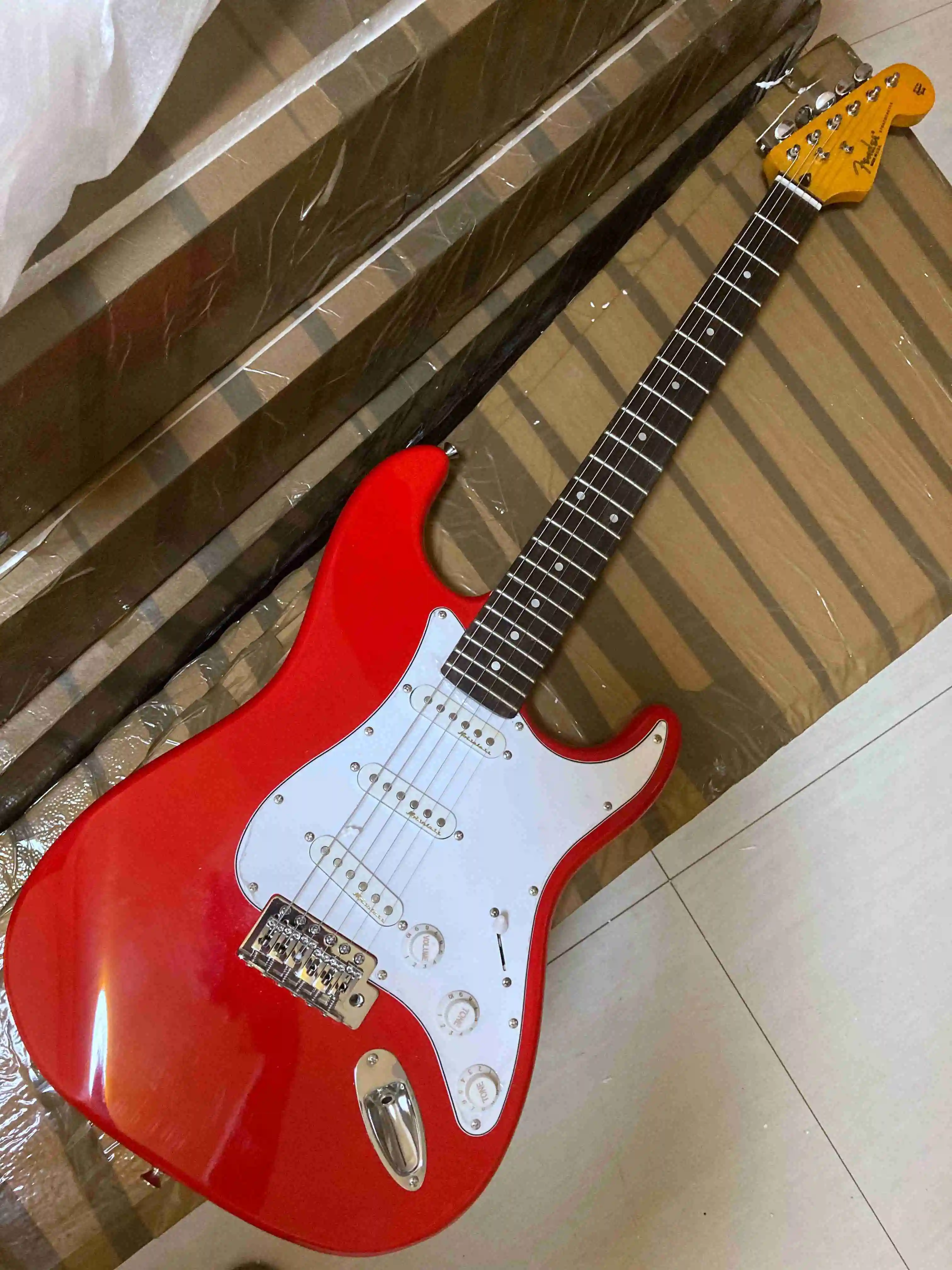 Stratocaste-r custom body 6 string Rosewood fingerboard red Electric Guitar в наличии | Спорт и развлечения