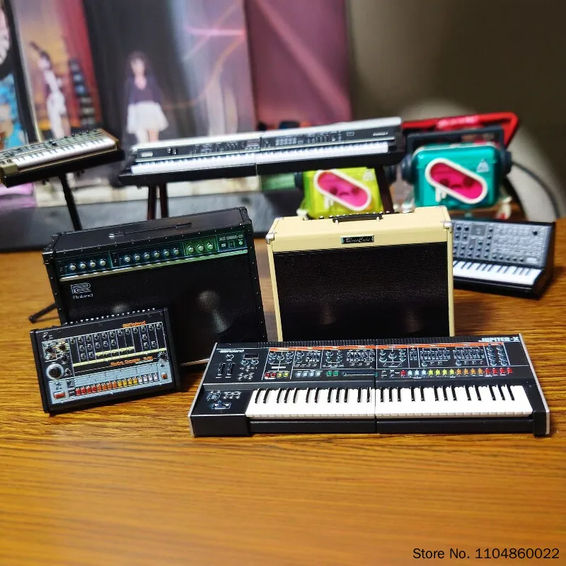 Фото Электрогитарный усилитель Bandai Roland Blues Cube бежевого цвета, портативный, для выступлений на сцене, студийных занятий, для музыкантов, коллекционный. №5
