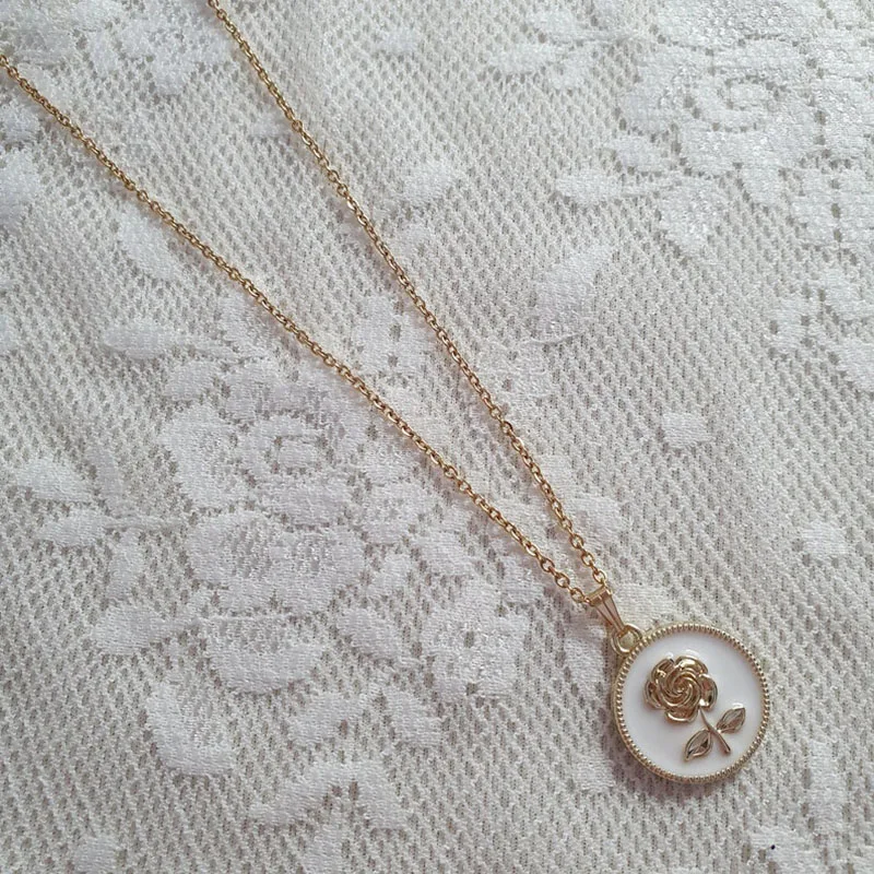 

Gold Round Flower Pendant Necklace charms y2k jewelry gold necklace for women necklace for women gift