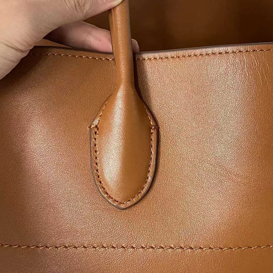 Женская коричневая сумка из натуральной кожи с ручкой