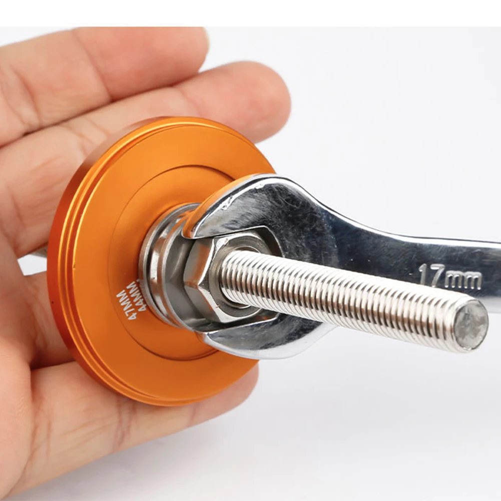 Инструмент для установки центрального подшипника под давлением горного