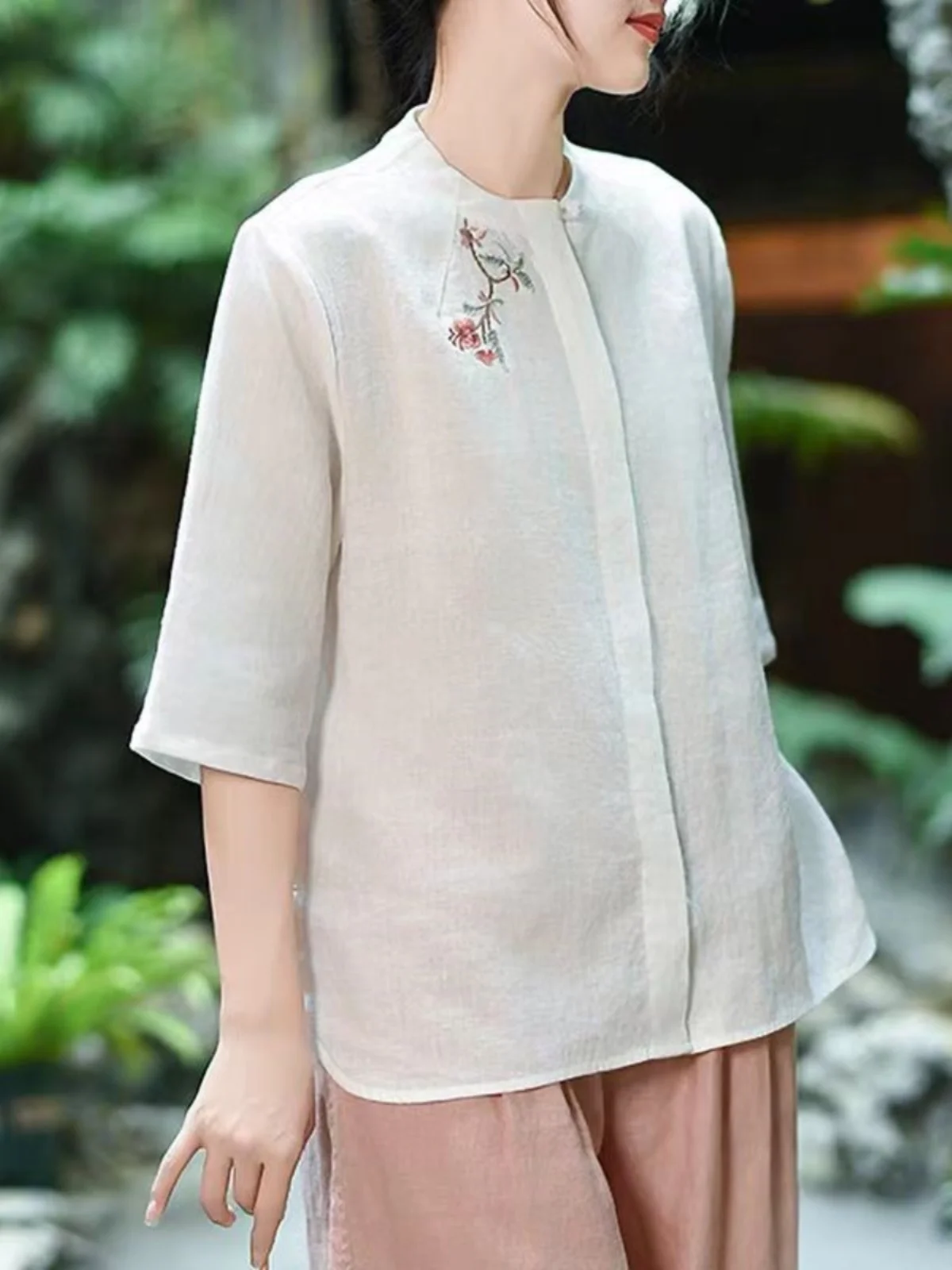Женская льняная рубашка с коротким рукавом свободного покроя