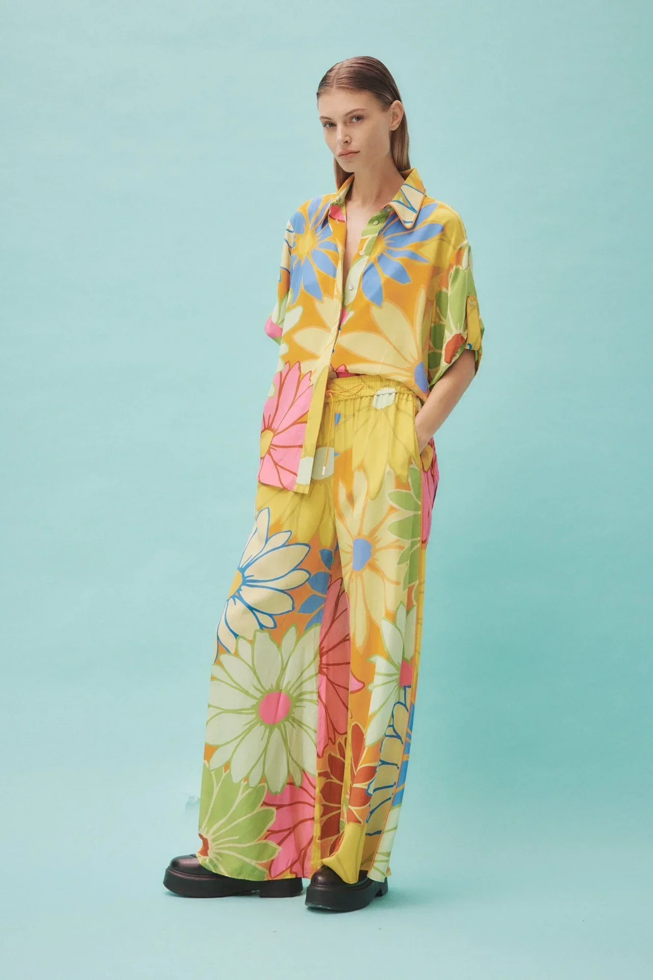 

2023 Latest Collection High Quality Beach Style Casual Multi-color Flower Print Half Sleeve Blouse and Wide Leg Pants Woman Set