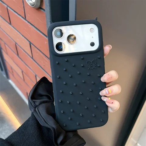 Urban Sophistication 17Pro Max ケース the-puffer-case-apple-8521396.