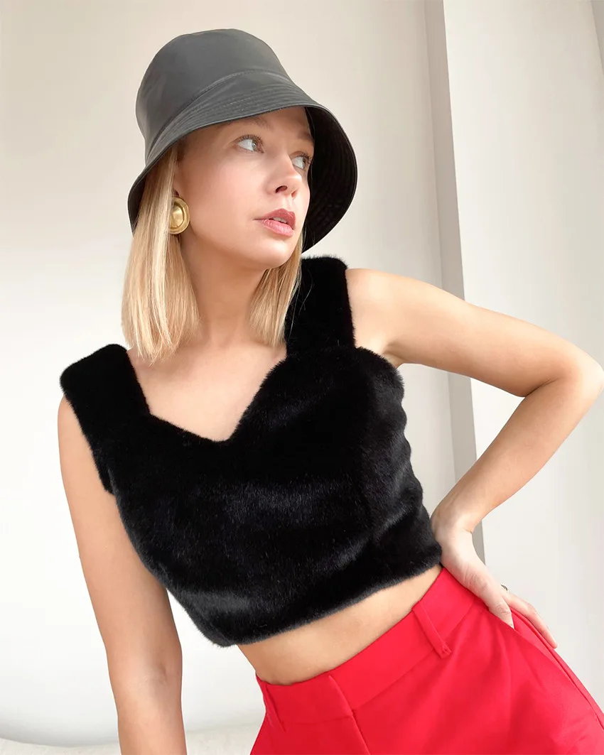 

Europe and The United States Autumn and Winter New Commuter Women's Canaries Thick V-neck Sling Slim Black Vest