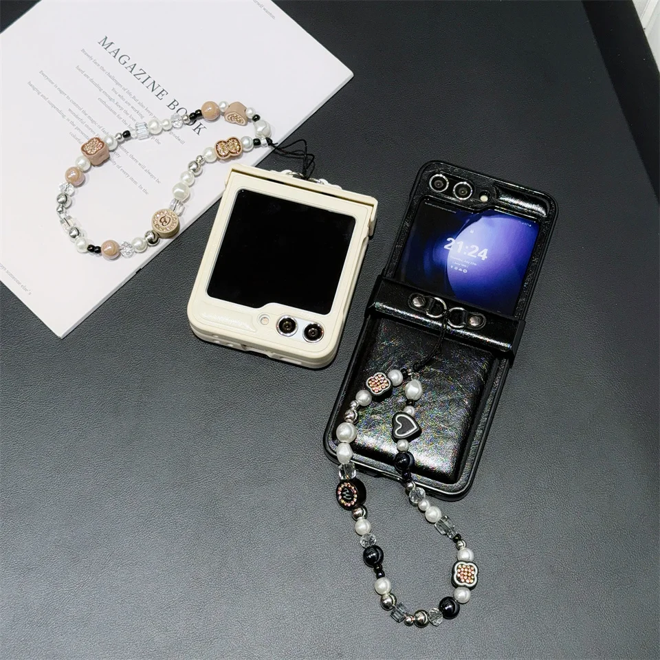 Чехол-книжка из искусственной кожи с бусинами и цепочкой на запястье для