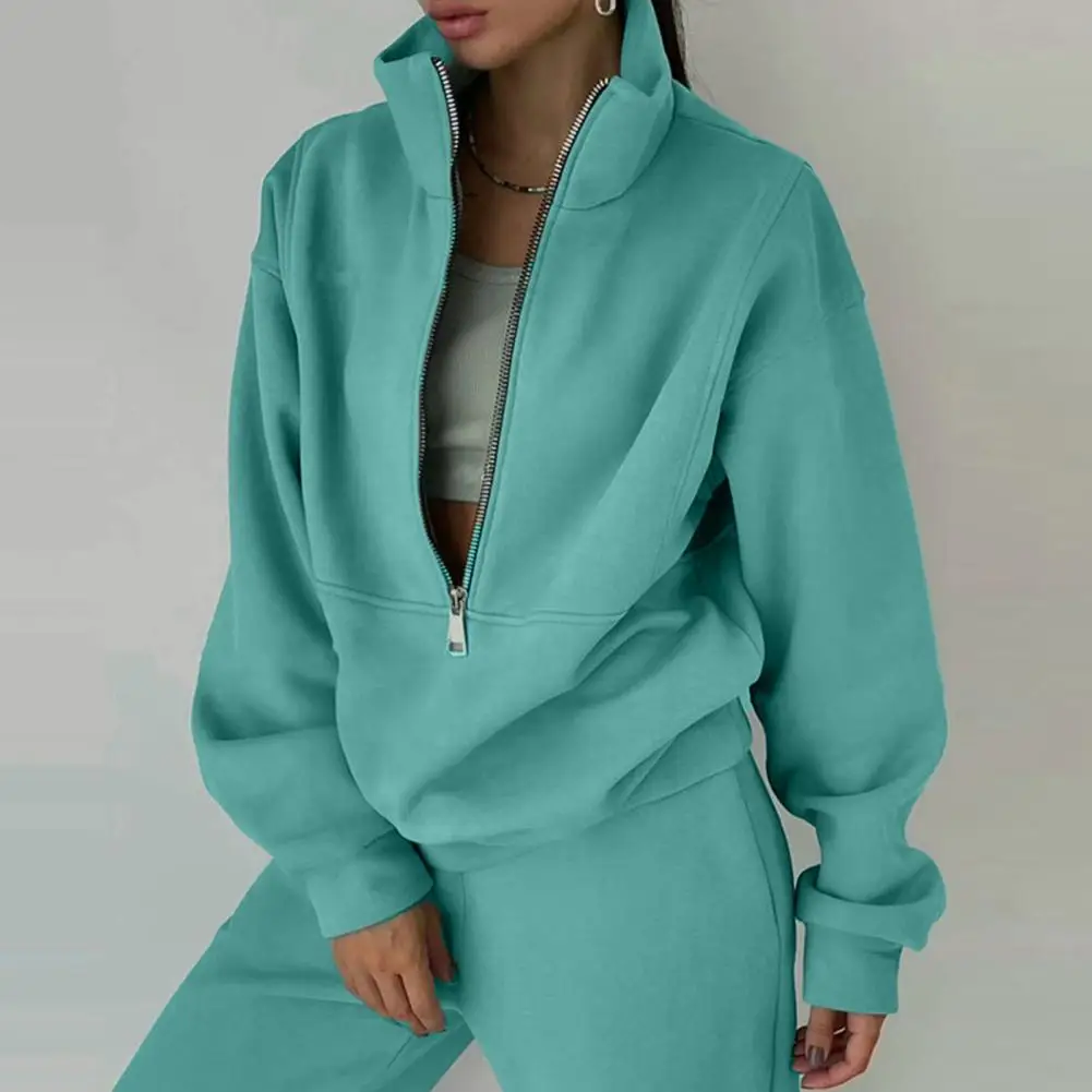 Женский спортивный костюм